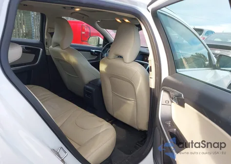 2017 Volvo V60 T5 Platinum z USA, uszkodzony, nr VIN YV140MEM7H1361357